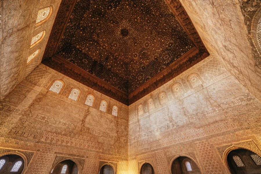 Granada: Alhambra Guided Tour with Nasrid Palaces & Gardens - Generalife Gardens: a calmer final chapter