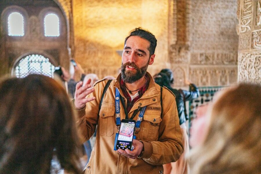 Granada: Alhambra Guided Tour with Nasrid Palaces & Gardens - Starting at the Alhambra hilltop