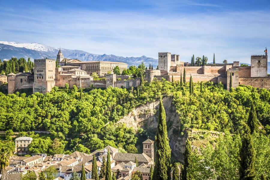 Granada: Alhambra, Nasrid, and Generalife Private Tour - Why the Alhambra needs a guide