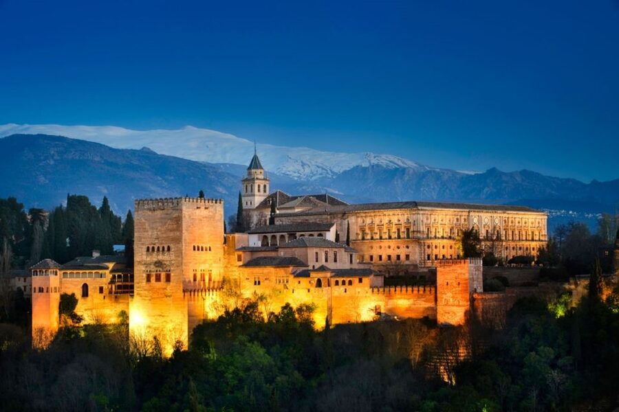 Granada: Alhambra, Nasrid, and Generalife Private Tour - Meeting at the Alhambra entrance