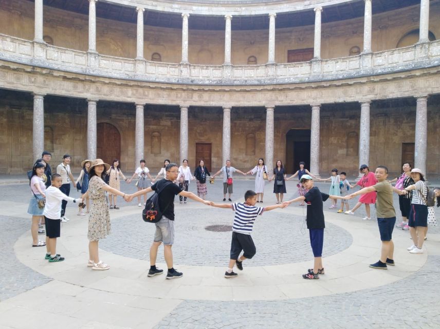 Granada: Alhambra, Nasrid Palaces, & Generalife Guided Tour - Why the Alhambra needs a guided visit