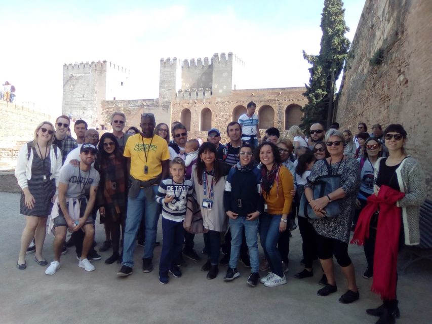 Granada: Alhambra, Nasrid Palaces, & Generalife Guided Tour - Charles V Palace and the short break