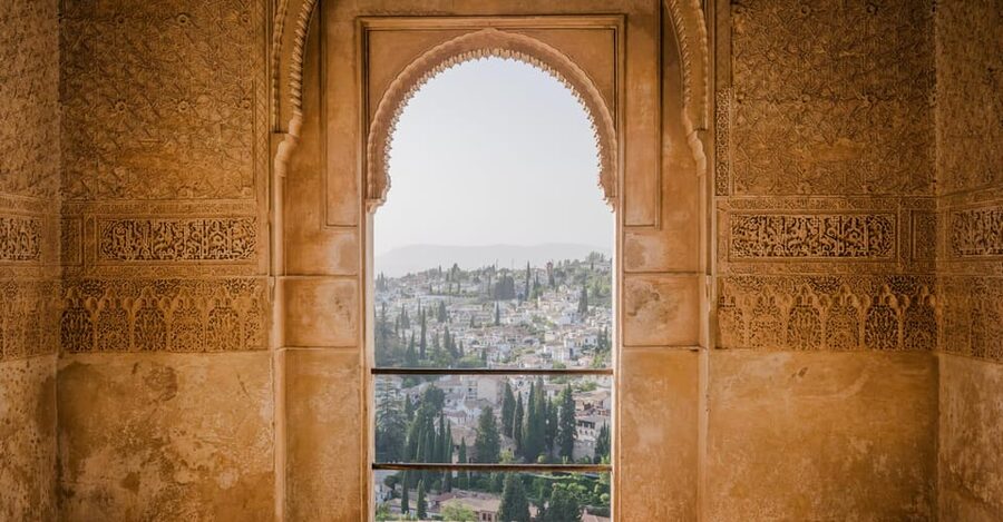 Granada: Alhambra & Nasrid Palaces Small Group Guided Tour - Why a guided Alhambra visit earns its price