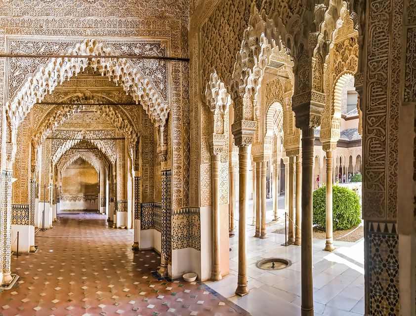 Granada: Alhambra & Nasrid Palaces Tour with Tickets - Key points to know before you book