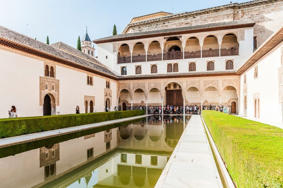 Granada: Alhambra & Nasrid Palaces Tour with Tickets - Weather, clothing, and small practical matters