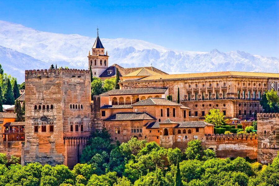 Granada: Alhambra & Nasrid Palaces Tour with Tickets - A three-hour visit and the question of pace