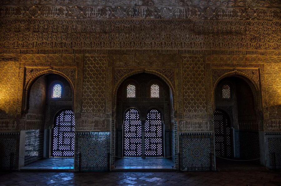 Granada: Alhambra Night Visit Entry Ticket - The Generalife Palace and its gardens