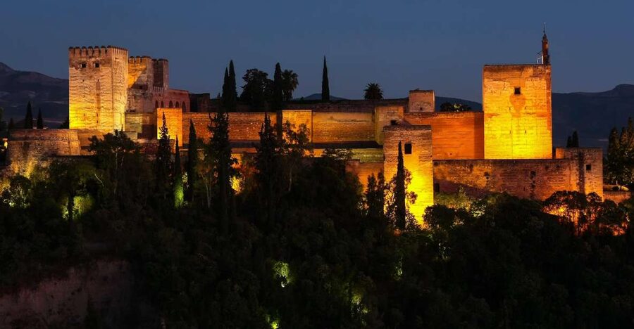 Granada: Alhambra Night Visit Entry Ticket - Choosing between Generalife and the palace interiors