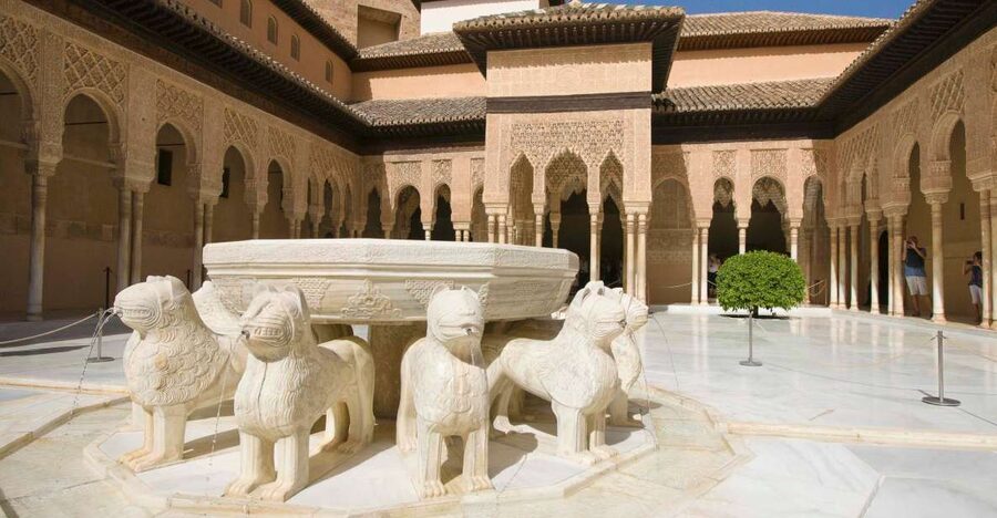 Granada: Alhambra Small Group Tour with Nasrid Palaces - The Generalife, where water becomes the star