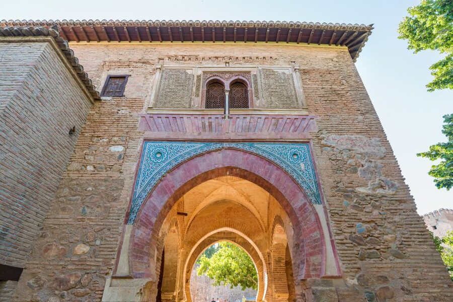 Granada: Alhambra Ticket and Guided Tour with Nasrid Palaces - Key points to know before booking