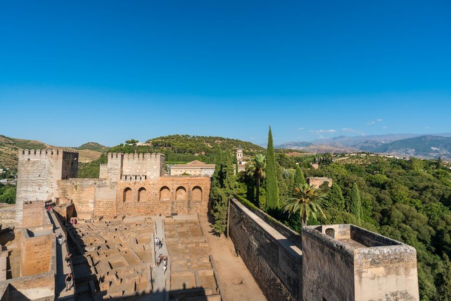 Granada: Alhambra Ticket and Guided Tour with Nasrid Palaces - Alcazaba Fortress and Granada views