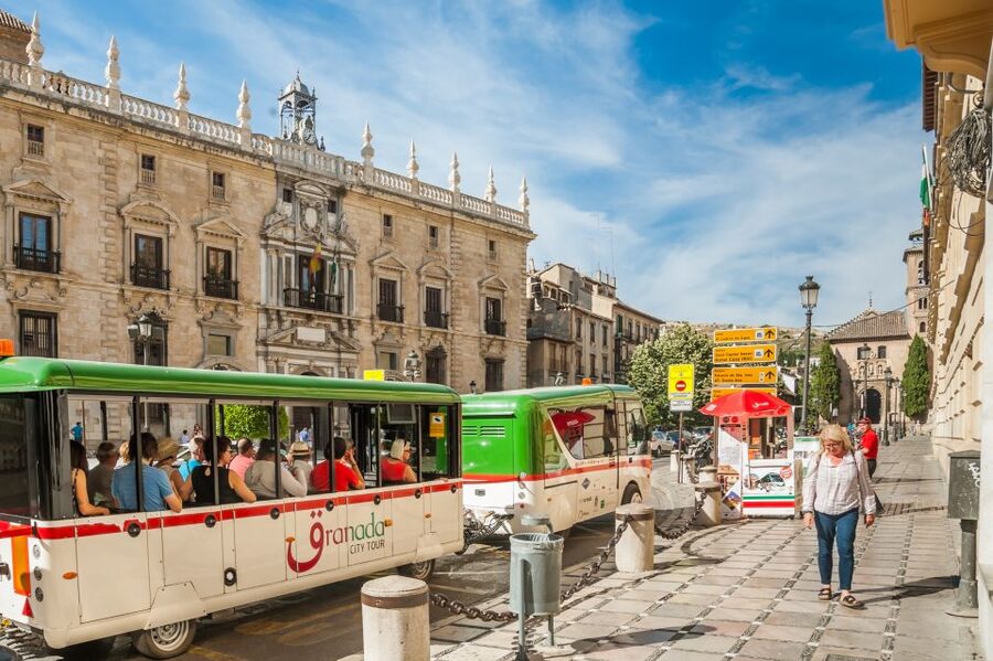 Granada City Train 1 or 2-Day Hop-On Hop-Off Ticket - Reyes Católicos and Plaza Isabel la Católica