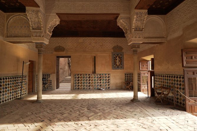 Granada Day Trip with Alhambra and Albaicin Tour from Seville - Coach transport, timing, and group size