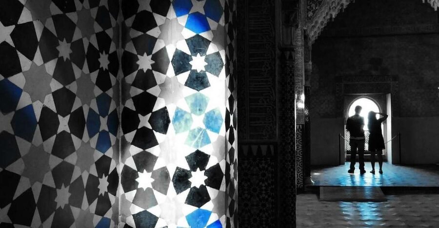 Granada: Fast-Track Alhambra & Nasrid Palaces Guided Tour - Entering the Nasrid Palaces