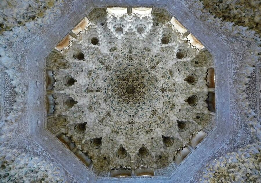 Granada: Fast-Track Alhambra & Nasrid Palaces Guided Tour - The Palace of Charles V and the mosque baths