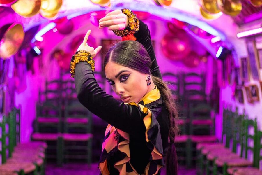 Granada: Flamenco Show at Cueva de la Rocío - One hour of singing, guitar, and footwork