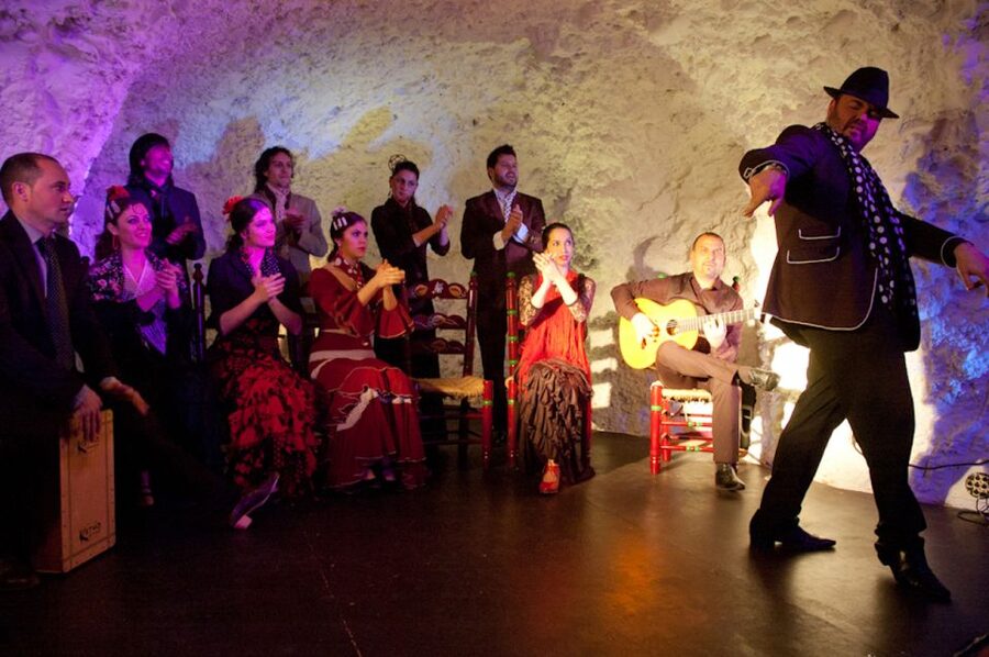 Granada: Flamenco Show at Templo del Flamenco with Drink - How the show fits into a Granada itinerary