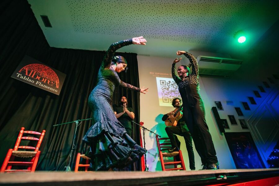 Granada: Flamenco Show in La Alboreá - Adding wine, ham, chorizo, and cheese