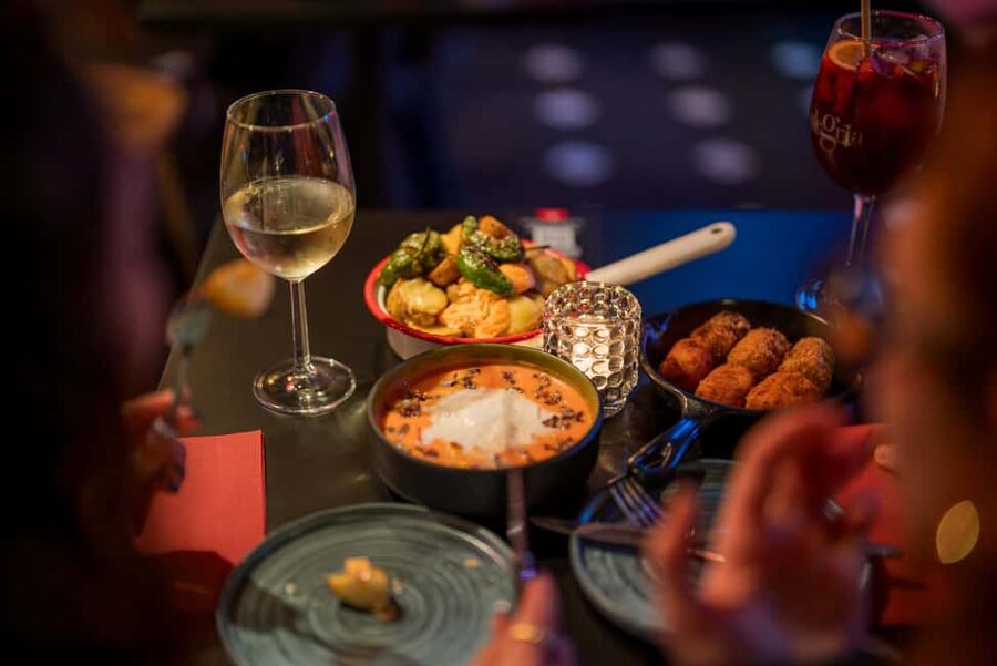 Granada: Flamenco Show with Dinner at Jardines de Zoraya - Key points to know before booking