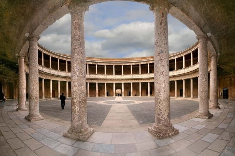 Granada: Gardens of the Alhambra and Generalife Regular Tour - The Franciscan convent and changing rulers