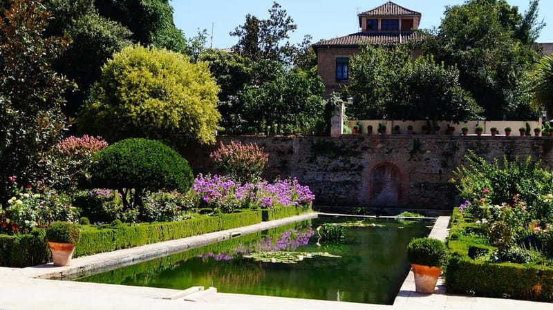 Granada: Gardens of the Alhambra and Generalife Regular Tour - What your ticket includes, and what it leaves out