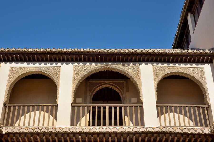 Granada: Moorish Monuments Entrance Tickets - The self-guided question: freedom or missing context?