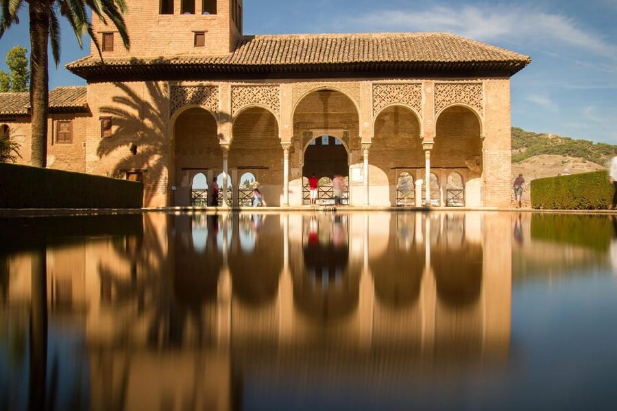 Granada: Tour of Alhambra, Generalife, and Nasrid Palaces - Generalife Gardens: a peaceful 45-minute finish