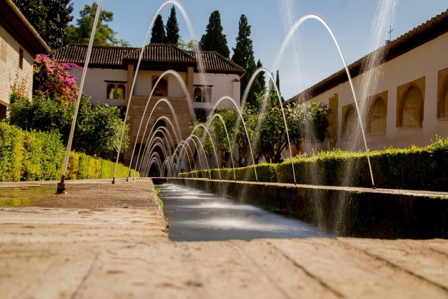 Granada: Tour of Alhambra, Generalife, and Nasrid Palaces - Weather, walking, and the practical side