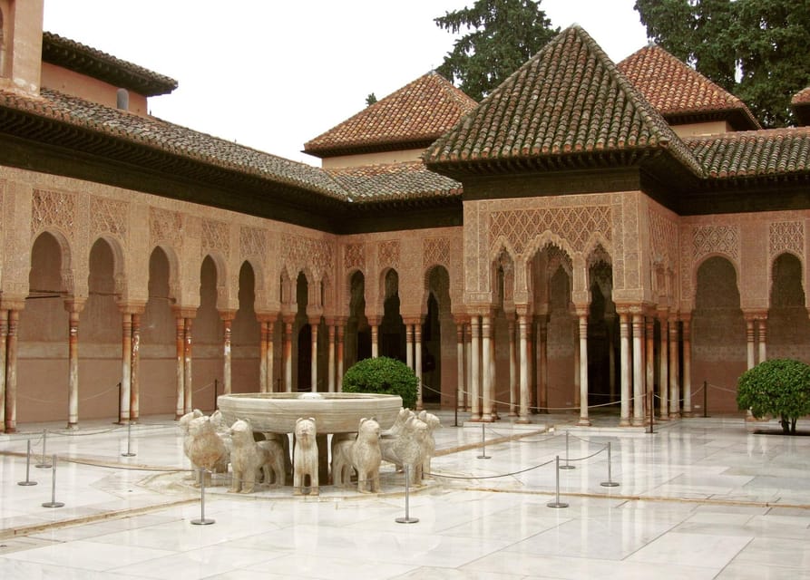 Granada: Tour of Alhambra, Generalife, and Nasrid Palaces - The Nasrid Palaces: 90 minutes of detail