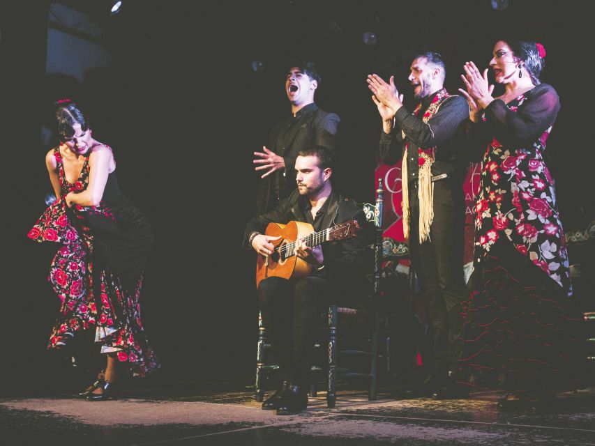 Granada: Traditional Flamenco Show at Tablao Casa Ana - Is it suitable for families and visitors new to flamenco?