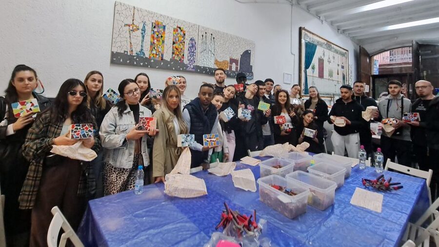 Guided Gaudí’s Trencadís Mosaic Workshop in Barcelona - Key points at a glance