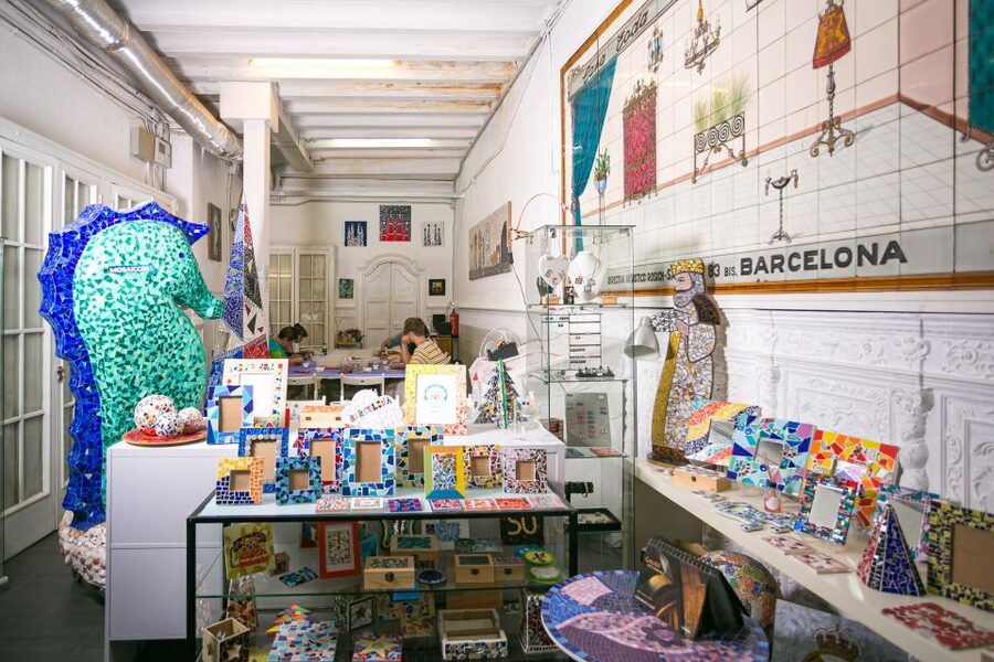 Guided Gaudí’s Trencadís Mosaic Workshop in Barcelona - Why Trencadís makes a good Barcelona souvenir