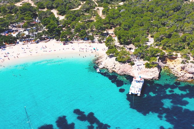 Ibiza Beach Hopping Cruise with Paddleboards, Drinks and Food 6h - Drinks, music, and the mood on board
