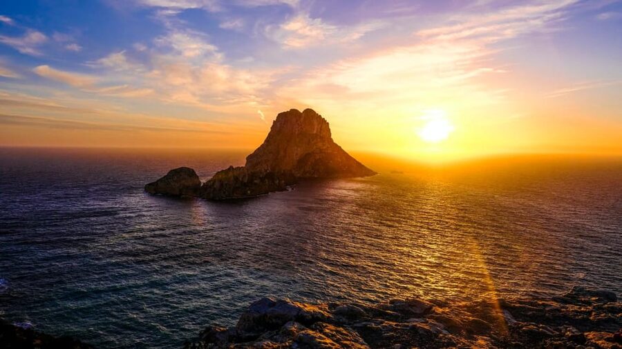 Ibiza: Midday or Sunset Sailing with Snacks and Open Bar - Practical tips for a smoother outing