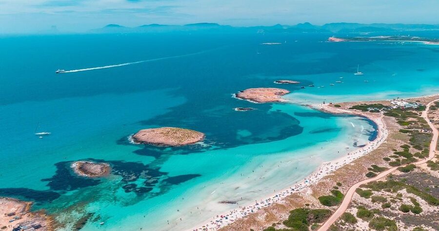Ibiza: Platja d'en Bossa Round-Trip Transfer to Formentera - Small details that make the day easier