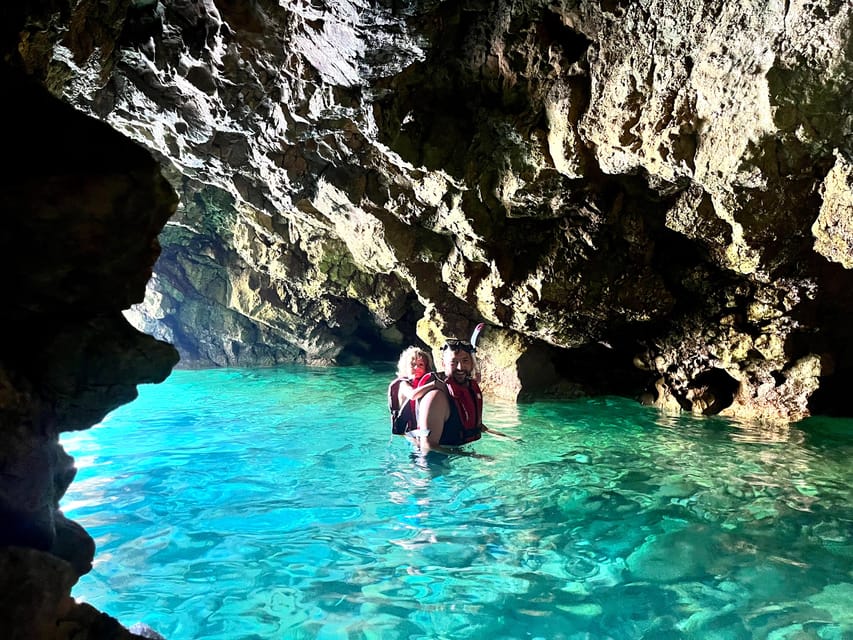 Jávea: Cala Tango and San Antonio Nature Reserve Kayak Tour - The calm opening through Platja del Pope