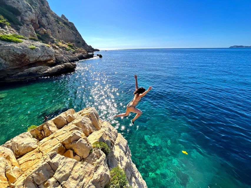 Jávea: Cala Tango and San Antonio Nature Reserve Kayak Tour - Cala Tango: rocks, snorkels, and a choice of jumps