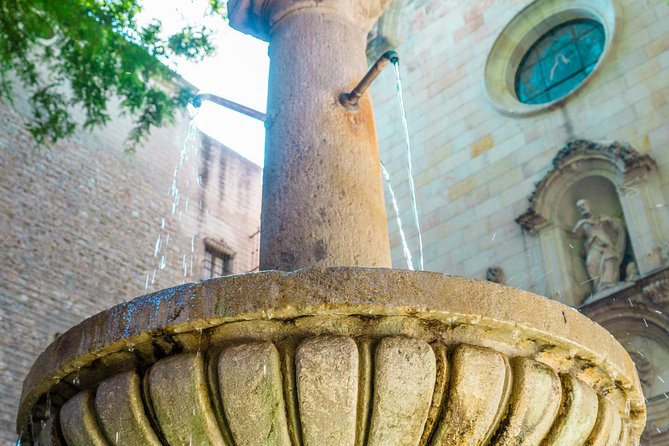 Jewish Walking Tour Barcelona by Expert Jewish Guide 2h - Plaça de Sant Jaume: starting at Barcelona’s political heart