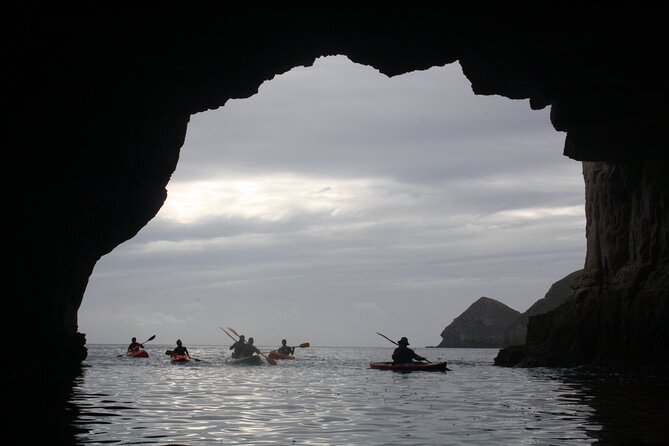 Kayak y snorkell por las mejores calas del Parque Natural Cabo de Gata - Paddling into Cabo de Gata’s coastal scenery
