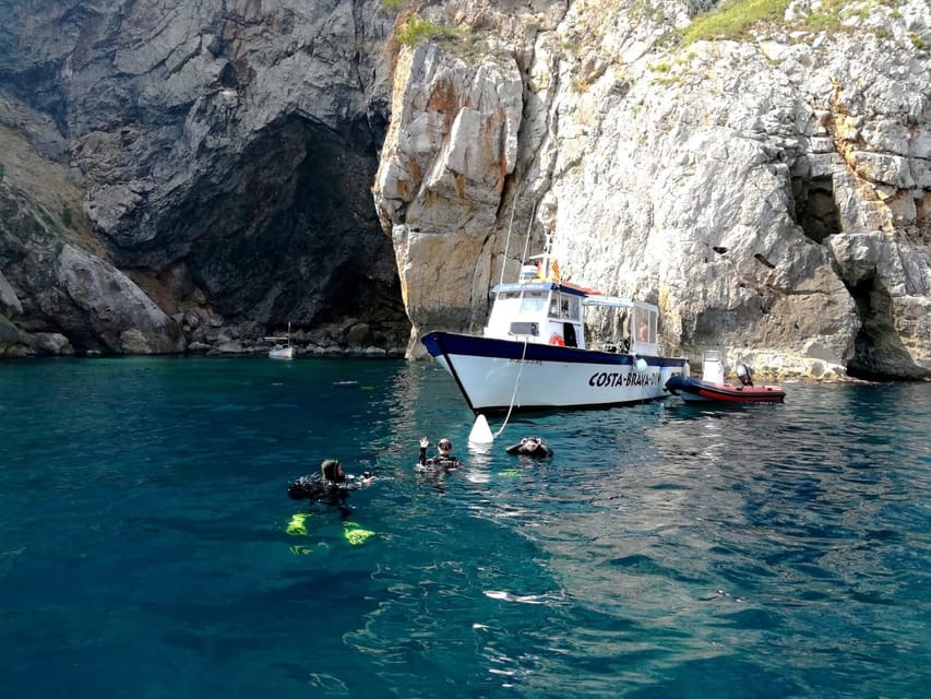 L'Estartit: Dive and Snorkeling in Montgrí Natural Park - From the Medaqua Store to the Boat
