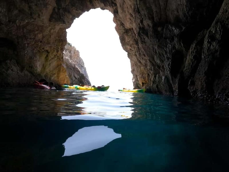 La Herradura: Kayak & Snorkel Tour to Cerro Gordo Reserve - Why the cliffs are the main event