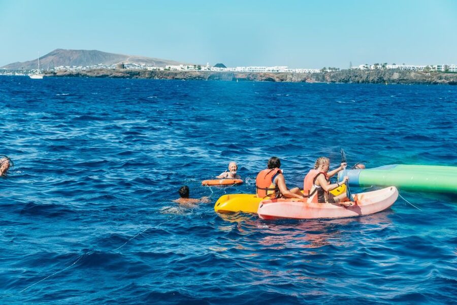 Lanzarote: Day Trip to the Papagayo Beaches by Catamaran - What the crew does well