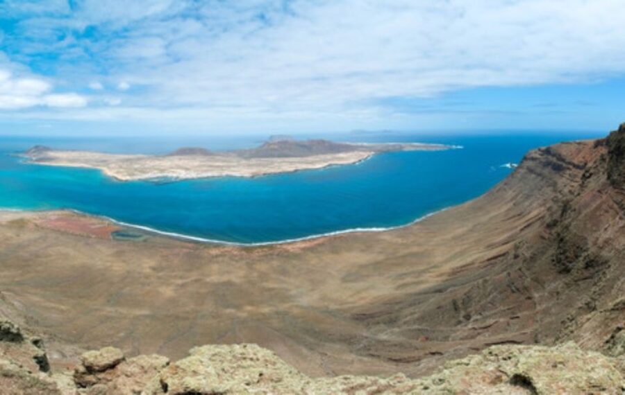 Lanzarote: Full Day Bus Tour with Scenic Views - Time on the bus, stops, and comfort