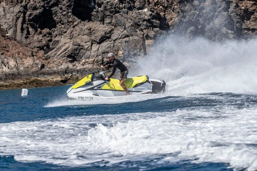 Lanzarote: Jet Ski Tour - Getting suited up and learning the controls
