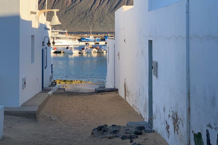 Lanzarote: Return Ferry to La Graciosa with Bus Pickup - The 30-minute ferry from Órzola