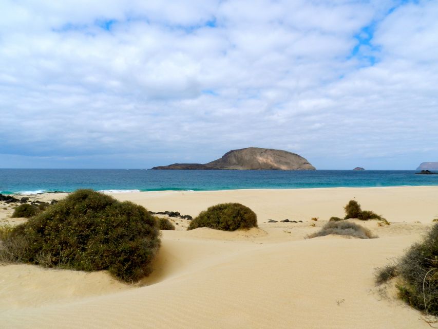 Lanzarote: Return Ferry to La Graciosa with Bus Pickup - Four and a half hours on La Graciosa