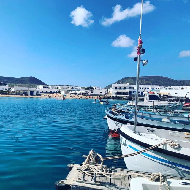 Lanzarote: Return Ferry to La Graciosa with Bus Pickup - Who should book this La Graciosa day trip?