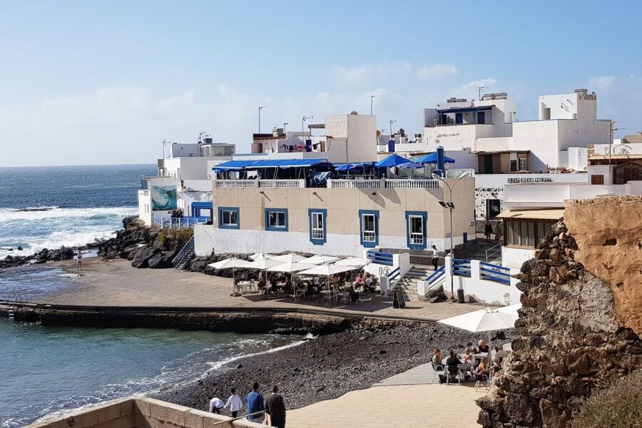 Lanzarote: Return or 1-Way Ferry to Fuerteventura with Wifi - The sand dunes and long beaches