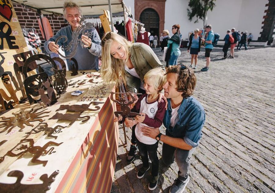 Lanzarote: Teguise Handicraft Market and La Graciosa Island - Who will get the most from this day