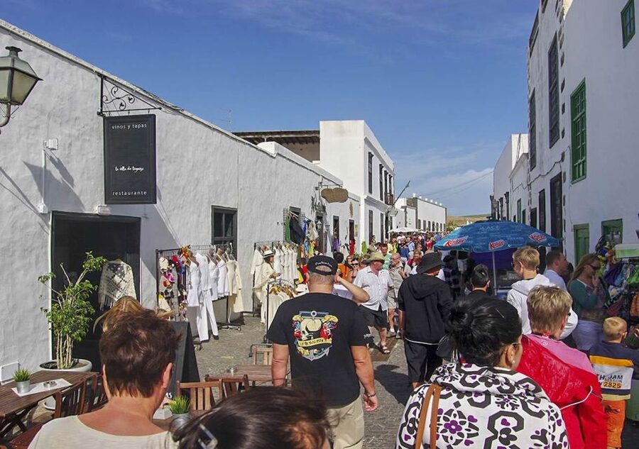 Lanzarote: Teguise Handicraft Market and La Graciosa Island - Why this pairing works so well